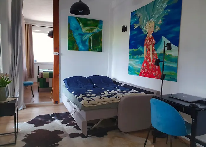 With Terrace Nona Pavla 托尔明